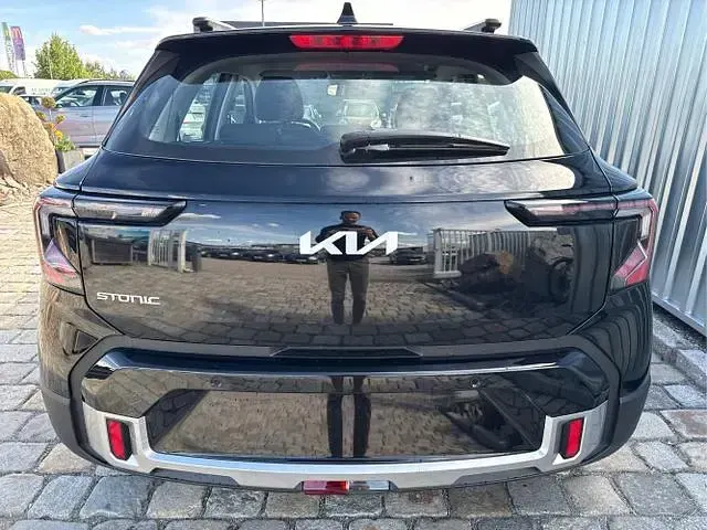 Neu Kia Stonic Style 101 PS (74 kW) 2026 Schwarz schwarz SUV