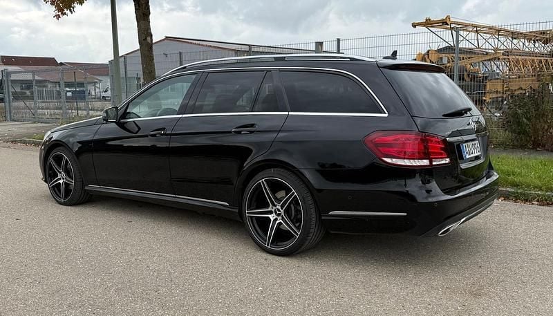 Schwarz Gebraucht 2014 Mercedes E220 Avantgarde Kombi | 7.850 € (Fairer Preis) - Bild 1/4