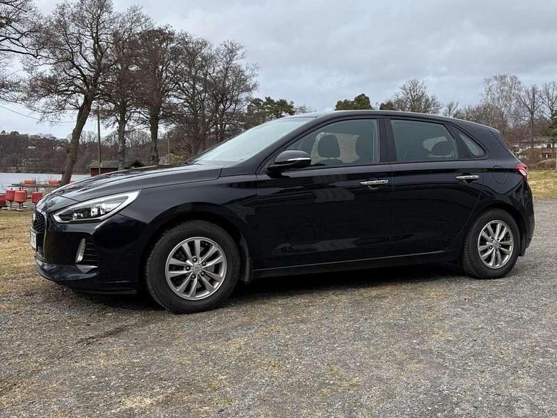 Gebraucht Hyundai i30 Style 120 PS (88 kW) 2017 Schwarz Limousine