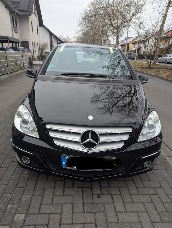 Schwarz Gebraucht 2011 Mercedes B180 Van / Kleinbus | 6.200 € (Fairer Preis) - Bild 1/4
