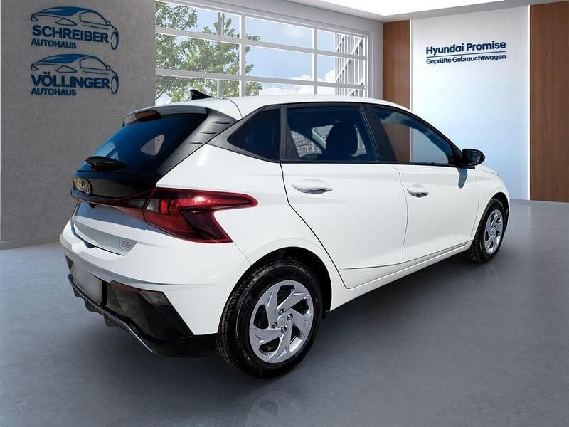 Ny Hyundai i20 Select 101 HK (74 kW) 2025 Hvid Sedan
