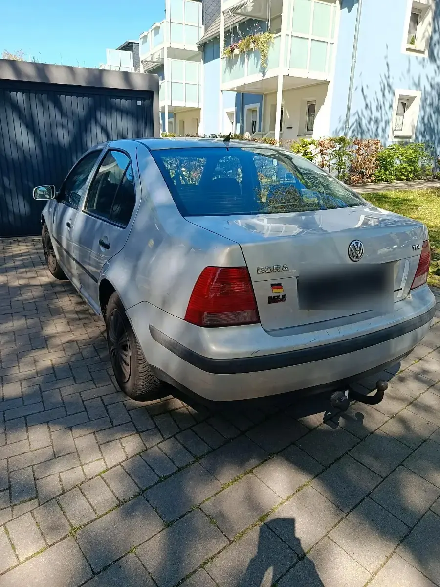 Second-hand VW Bora 90 CP (66 kW) 1998 Argintiu Berlinǎ