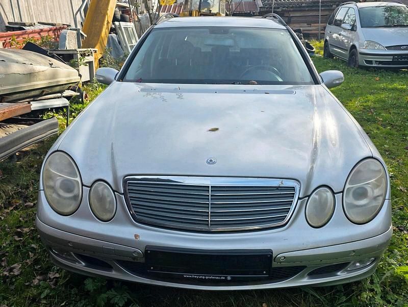 Grau Gebraucht 2004 Mercedes E220 Kombi | 1.600 € (Guter Preis) - Bild 1/4
