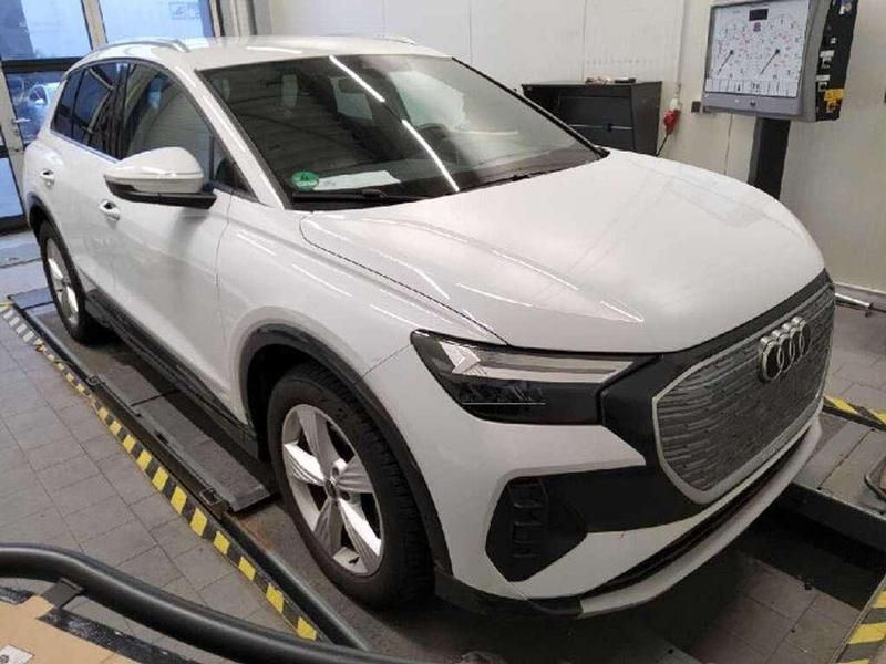 Gebraucht Audi Q4 e-tron Advanced 125 kW (170 PS) 2022 Gletscherweiß metallic SUV