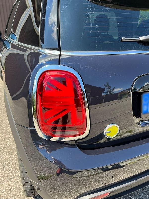 Gebraucht Mini Cooper SE 135 kW (184 PS) 2023 Schwarz Kleinwagen