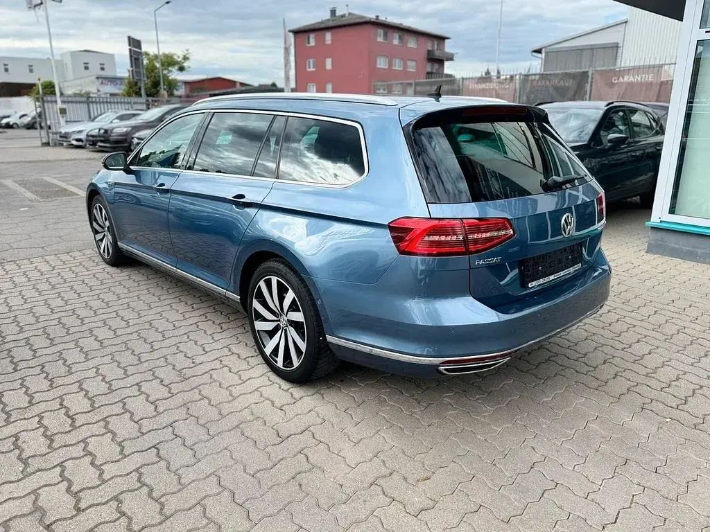 Gebraucht VW Passat Highline 239 PS (175 kW) 2015 Blau Kombi