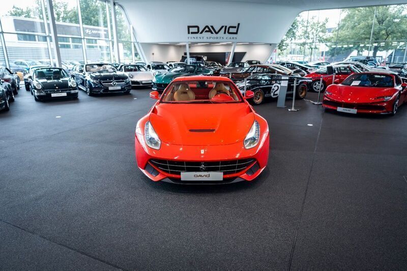 Rosso scuderia Gebraucht 2014 Ferrari F12 Coupé | 219.990 € (Superpreis) - Bild 1/4