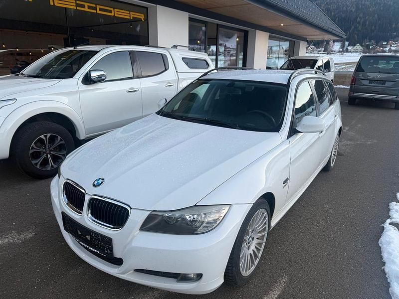 Weiß Gebraucht 2009 BMW 320 Kombi | 4.590 € (Fairer Preis) - Bild 1/4