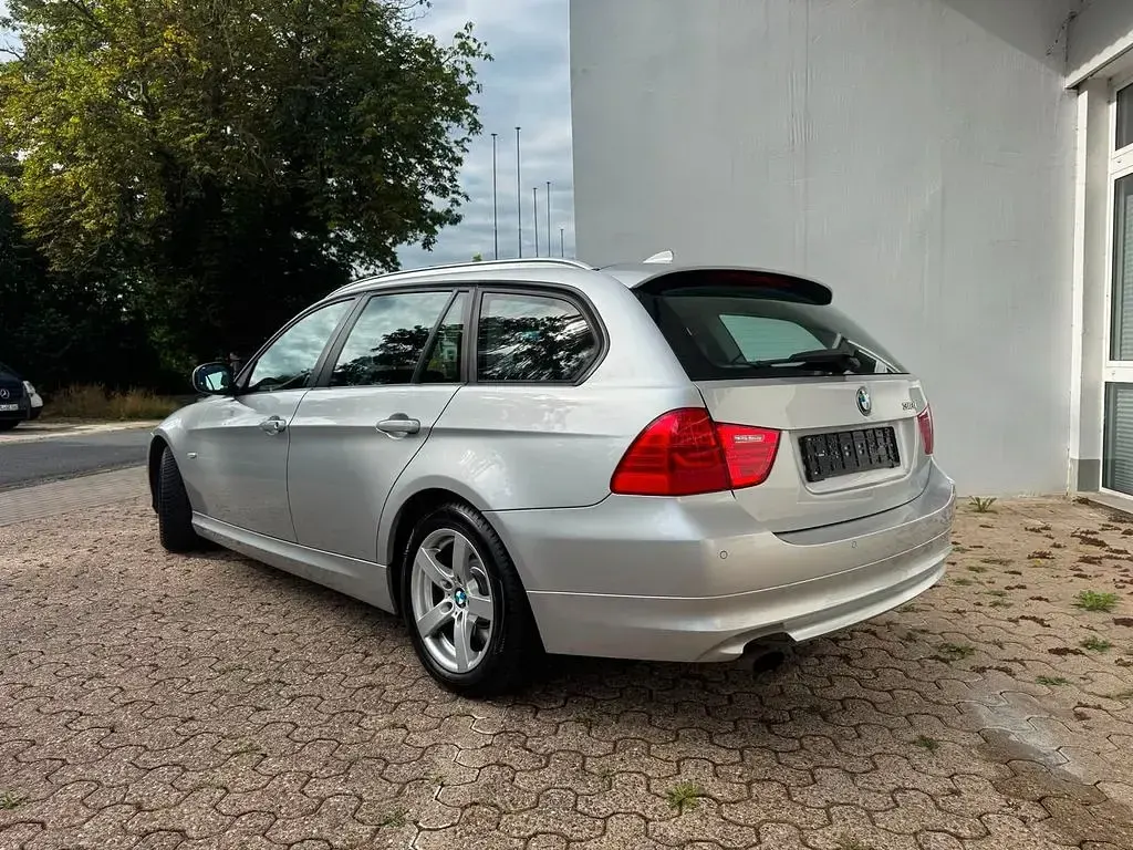 Gebraucht BMW 318 Comfort Edition 143 PS (105 kW) 2011 Silber Kombi