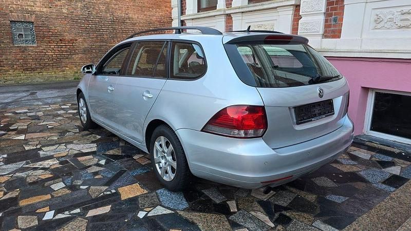 Gebraucht VW Golf VI 105 PS (77 kW) 2010 Silber Kleinwagen