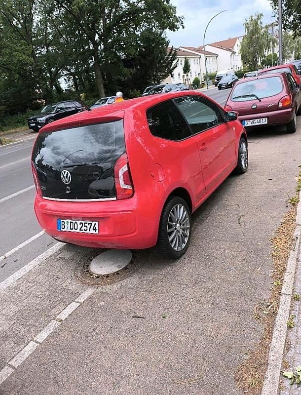 Rot Gebraucht 2015 VW up! Kleinwagen | 3.299 € (Guter Preis) - Bild 1/4