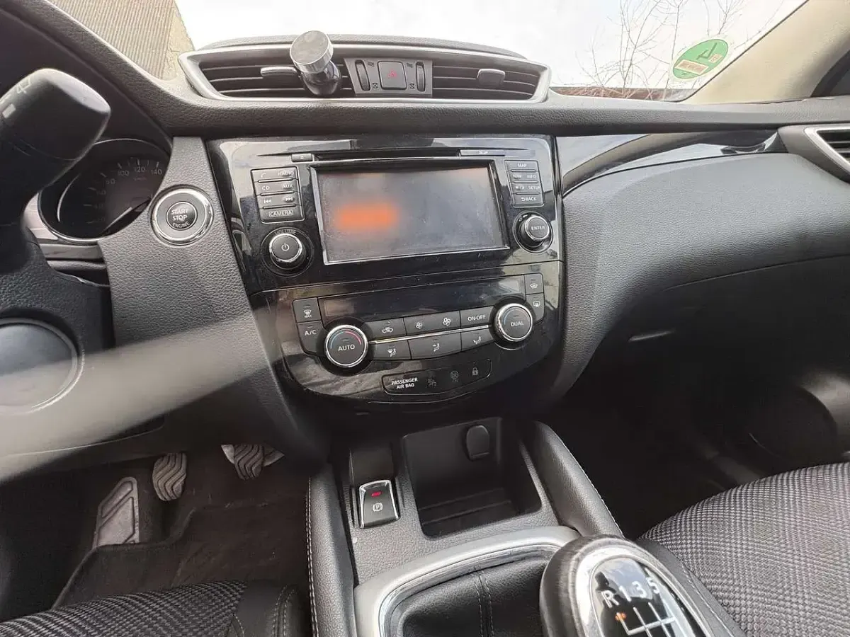 Gebraucht Nissan Qashqai Tekna 116 PS (85 kW) 2015 SUV