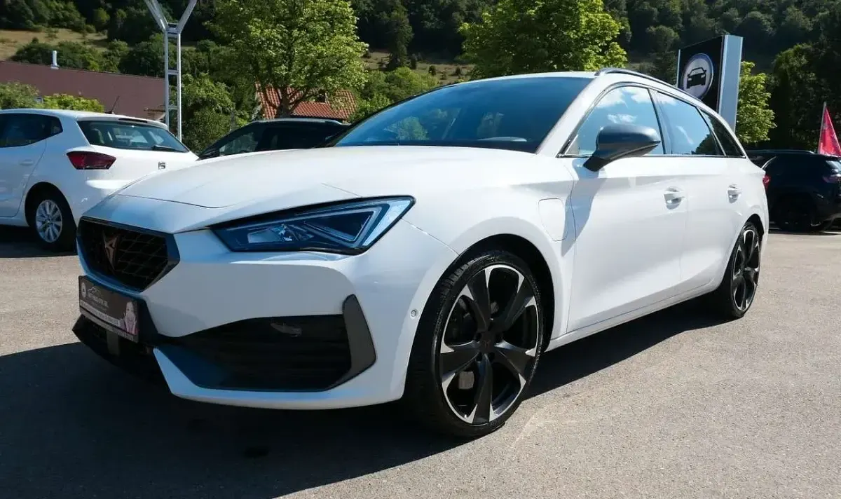 Gebraucht Cupra Leon VZ 150 PS (110 kW) 2023 White candy Kombi