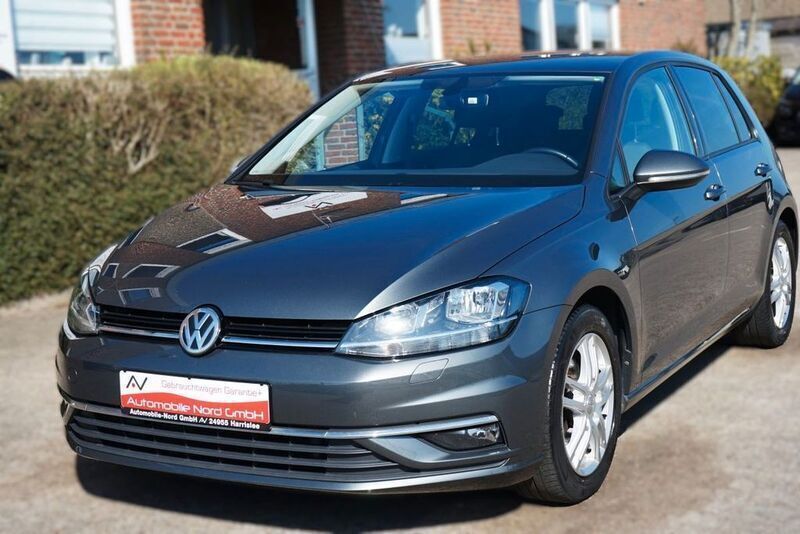 Indiumgrau metallic Gebraucht 2019 VW Golf VII Highline Limousine | 16.900 € (Guter Preis) - Bild 1/4
