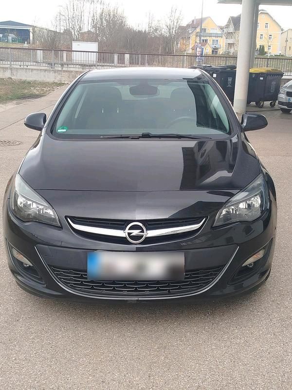 Usata Opel Astra 140 CV (102 kW) 2014 Nero Berlina