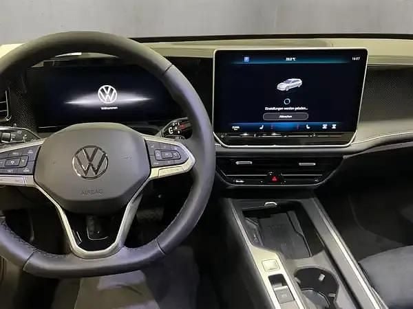 Neu VW Passat 150 PS (110 kW) 2026 Grenadillschwarz metallic Kombi