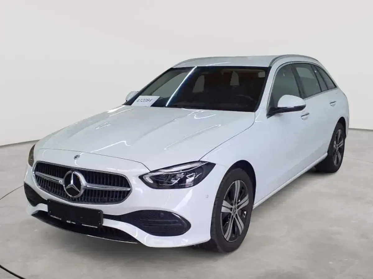 Gebraucht Mercedes C300e Avantgarde 204 PS (150 kW) 2023 Manufaktur opalithweiß bright Kombi