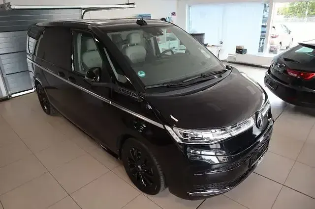 Gebraucht VW Multivan Sound 150 PS (110 kW) 2025 Deep black Van / Kleinbus