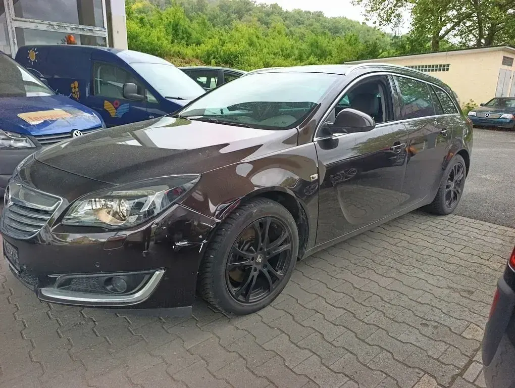 Usata Opel Insignia Innovation 170 CV (125 kW) 2015 Marrone Station wagon