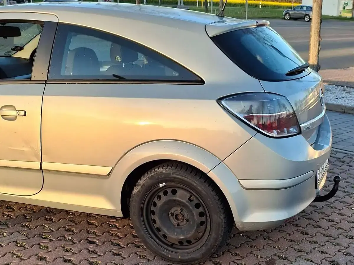 Gebraucht Opel Astra GTC 105 PS (77 kW) 2006 Silber Coupé