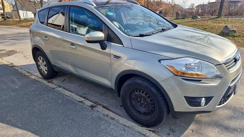 Gebraucht Ford Kuga Trend 140 PS (102 kW) 2010 Beige SUV