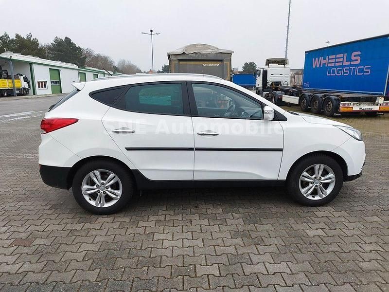 Gebraucht Hyundai ix35 Premium 163 PS (119 kW) 2011 Weiß SUV