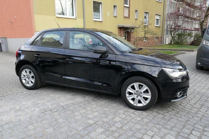 Gebraucht Audi A1 Sportback Attraction 90 PS (66 kW) 2014 Schwarz Kleinwagen