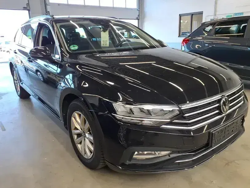 Gebraucht VW Passat Business 150 PS (110 kW) 2024 Deep black perleffekt Kombi