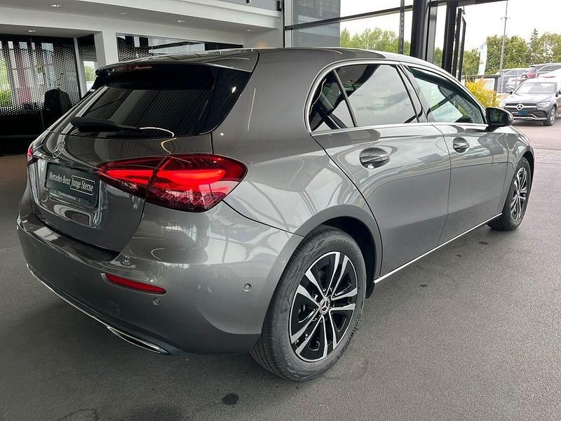 Gebraucht Mercedes A200 Advanced 163 PS (119 kW) 2024 Grau Limousine