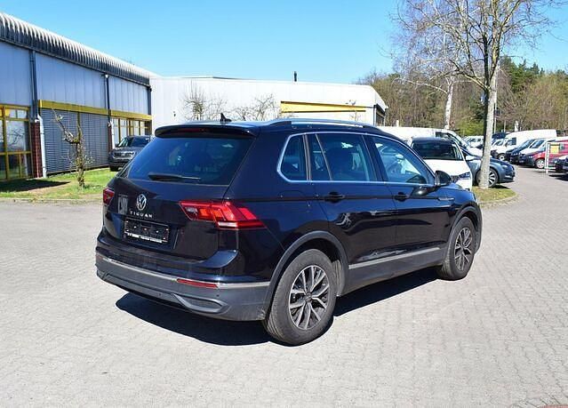 Gebraucht VW Tiguan Life 150 PS (110 kW) 2021 Schwarz SUV