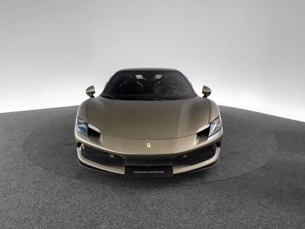 Gebraucht Ferrari 296 829 PS (609 kW) 2024 Verde masoni opaco Coupé