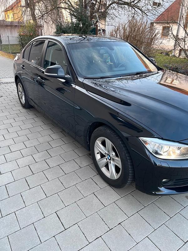 Gebraucht BMW 320 184 PS (135 kW) 2012 Schwarz Limousine