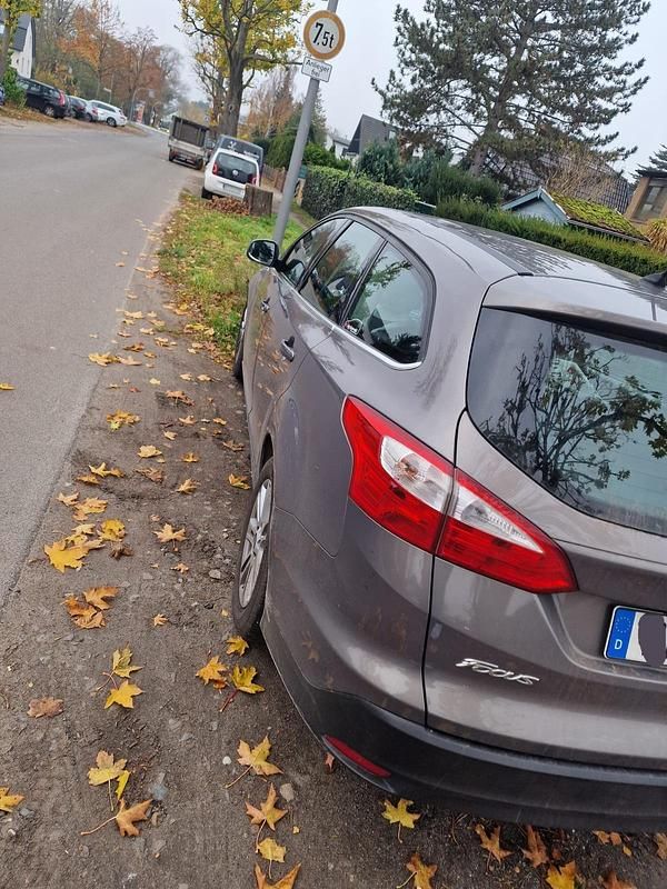 Braun Gebraucht 2013 Ford Focus Titanium Kombi | 6.000 € (Fairer Preis) - Bild 1/4