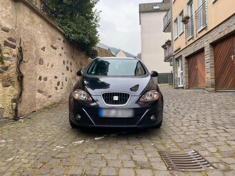Schwarz Gebraucht 2010 Seat Altea XL Van / Kleinbus | 2.500 € (Fairer Preis) - Bild 1/4