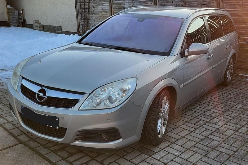 Gebraucht Opel Vectra Edition+ 140 PS (102 kW) 2008 Silber Kombi