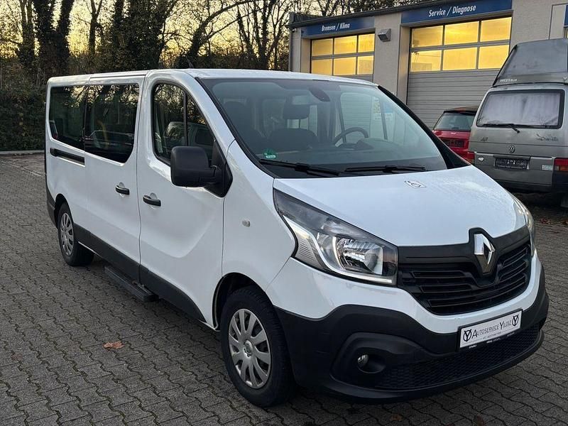 Weiß Gebraucht 2016 Renault Trafic Expression Van / Kleinbus | 21.999 € - Bild 1/4