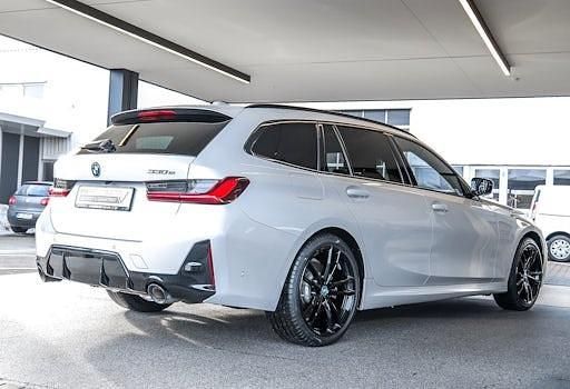 Gebraucht BMW 330e Shadowline 292 PS (214 kW) 2024 Weiß Kombi