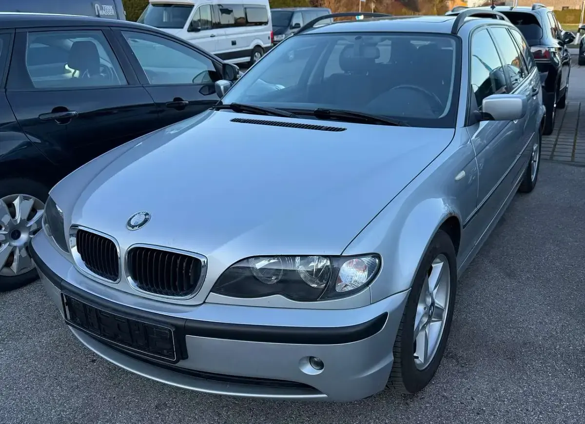 Gebraucht BMW 318 143 PS (105 kW) 2005 Grau Kombi