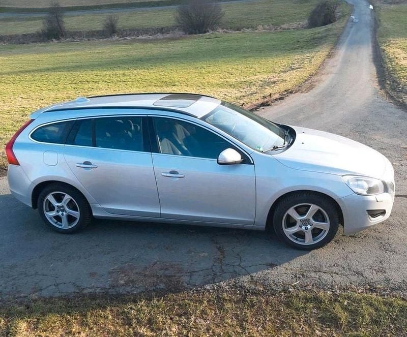 Second-hand Volvo V60 215 CP (158 kW) 2013 Argintiu Break