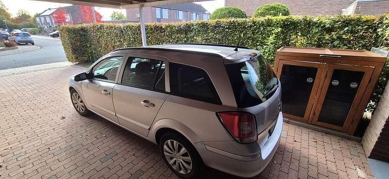 Gebraucht Opel Astra 110 PS (80 kW) 2008 Silber Kombi