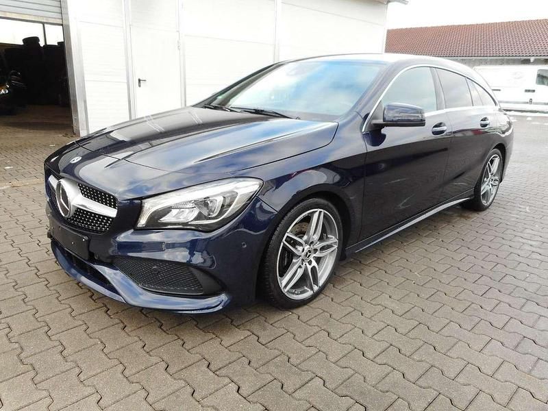Cavansitblau metalliclack Gebraucht 2018 Mercedes CLA220 AMG line Limousine | 18.999 € (Guter Preis) - Bild 1/4