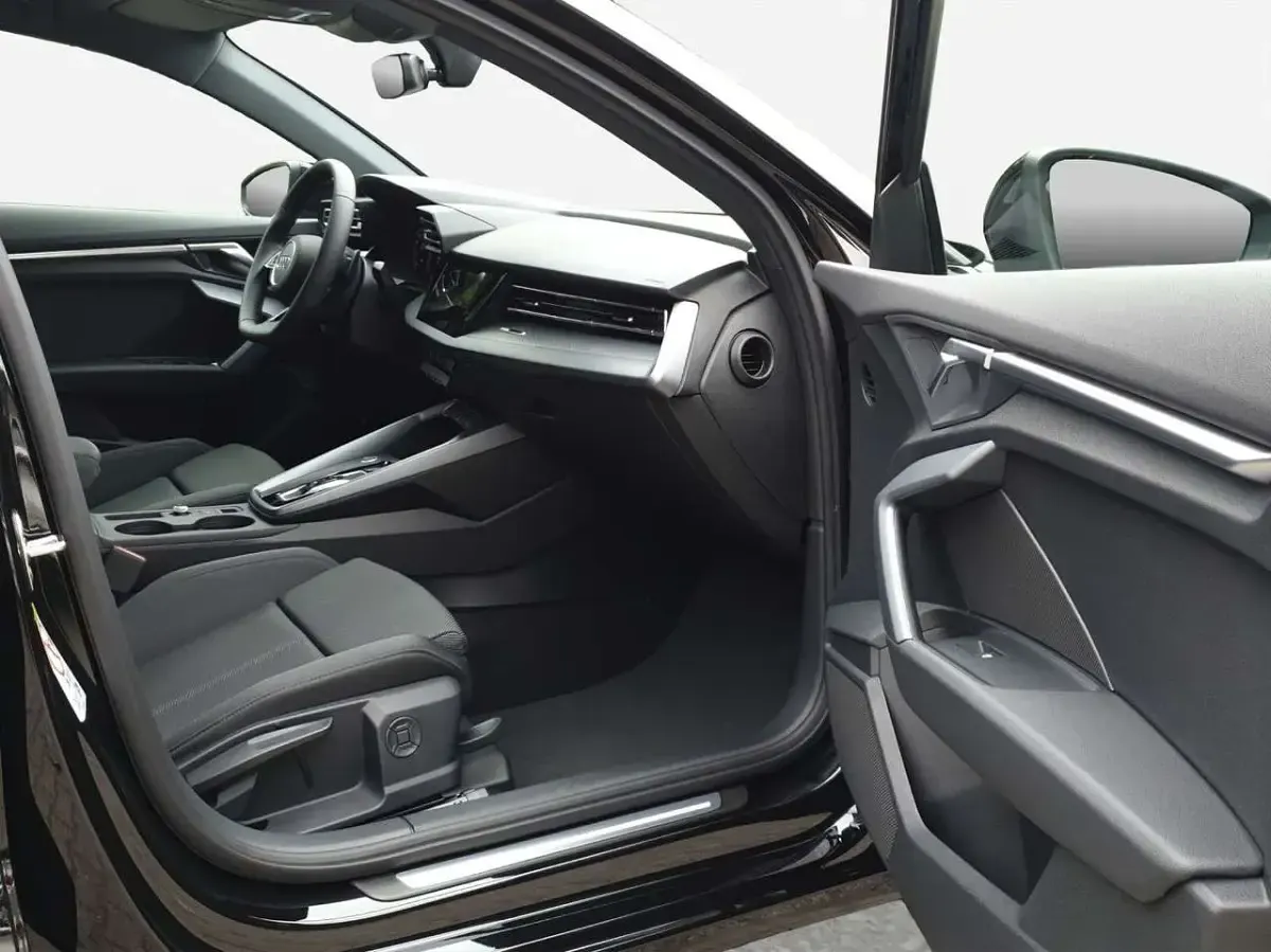 Neu Audi A3 Sport 150 PS (110 kW) 2026 0e mythosschwarz metallic Limousine
