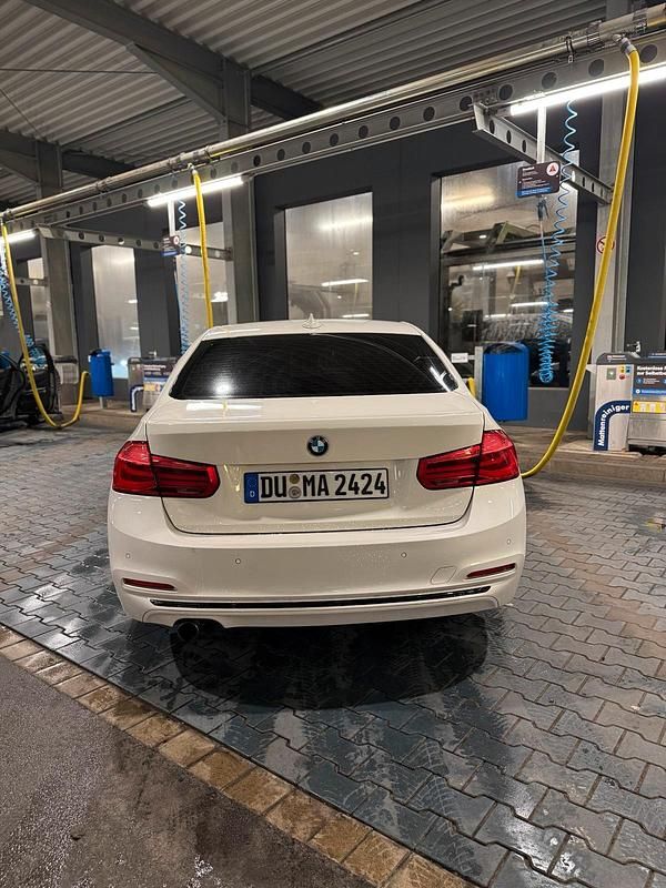 Gebraucht BMW 316 200 PS (147 kW) 2017 Weiß Limousine