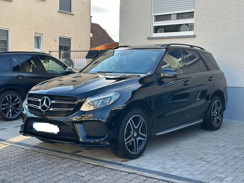 Schwarz Gebraucht 2015 Mercedes GLE250 AMG line SUV | 23.900 € (Teuer) - Bild 1/4