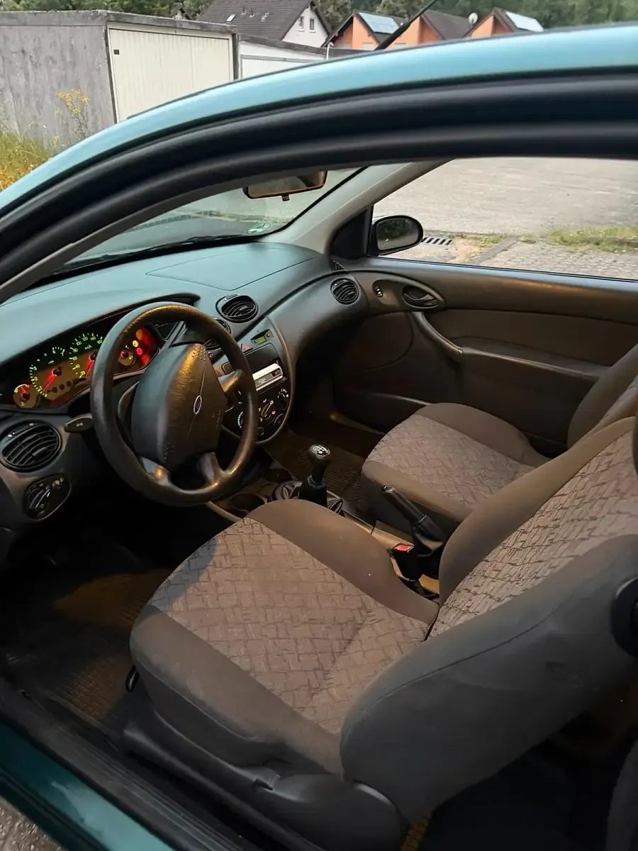 Gebraucht Ford Focus 75 PS (55 kW) 2002 Grün Kleinwagen