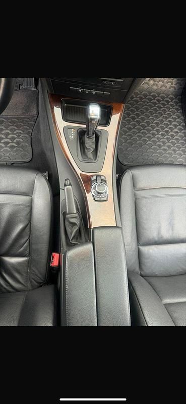 Gebraucht BMW 320 184 PS (135 kW) 2010 Grau Coupé