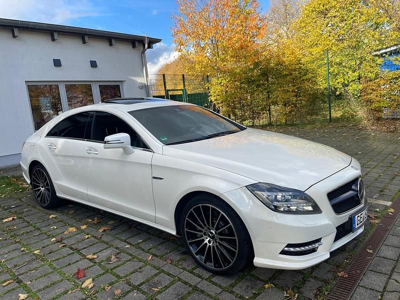 Weiß Gebraucht 2013 Mercedes CLS350 AMG Limousine | 15.900 € (Fairer Preis) - Bild 1/4