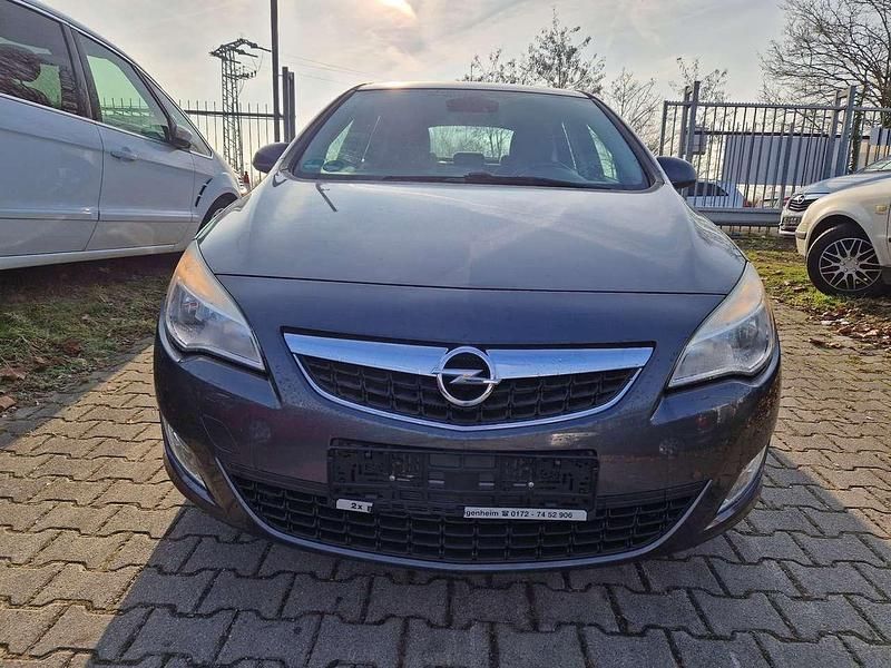 Gebraucht Opel Astra Edition 120 PS (88 kW) 2012 Karbongrau Limousine