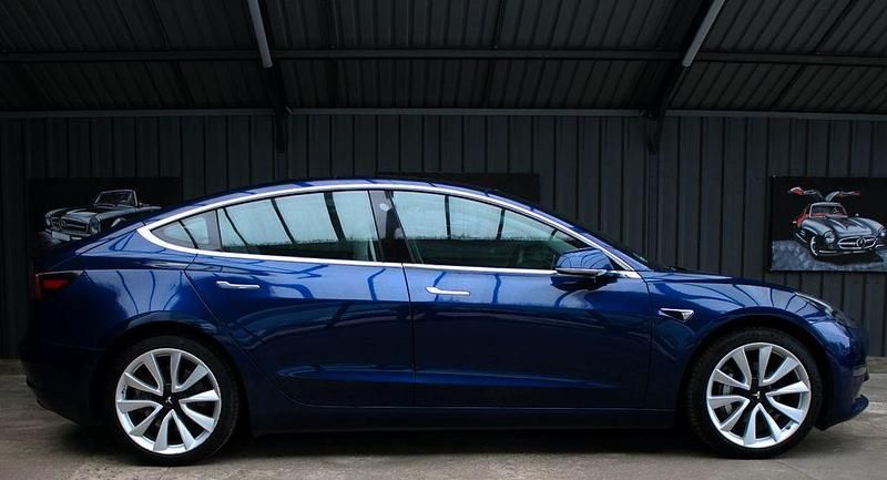 Second-hand Tesla Model 3 152 kW (208 CP) 2019 Albastru Berlinǎ