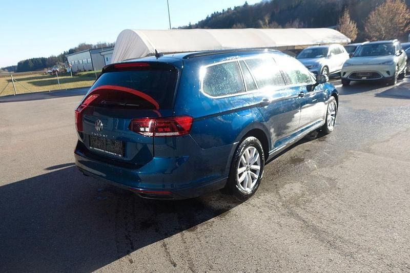 Gebraucht VW Passat 150 PS (110 kW) 2020 Blau Limousine